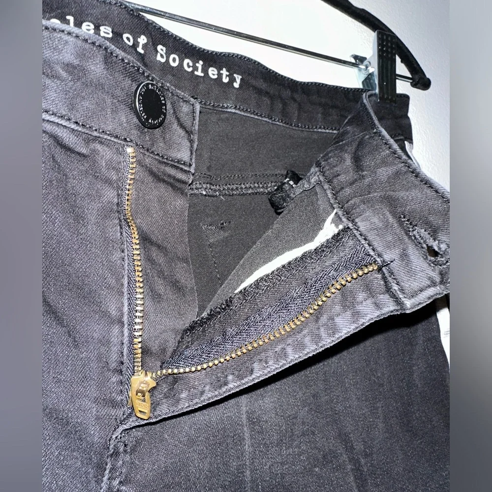 EUC- Articles of Society Black Sarah skinny jeans w/white race stripe frayed hem